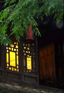 《水调歌头·昵昵儿女语》